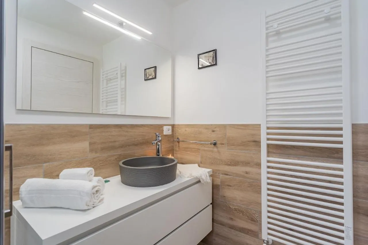 Villetta Abbazia Acqua Dolce -With Stunning Terrace By Rent All Como Lenno Apartment
